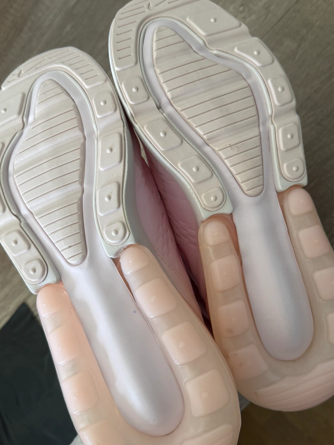 Women’s 11 Pink Nike Air Max 270 - photo 3