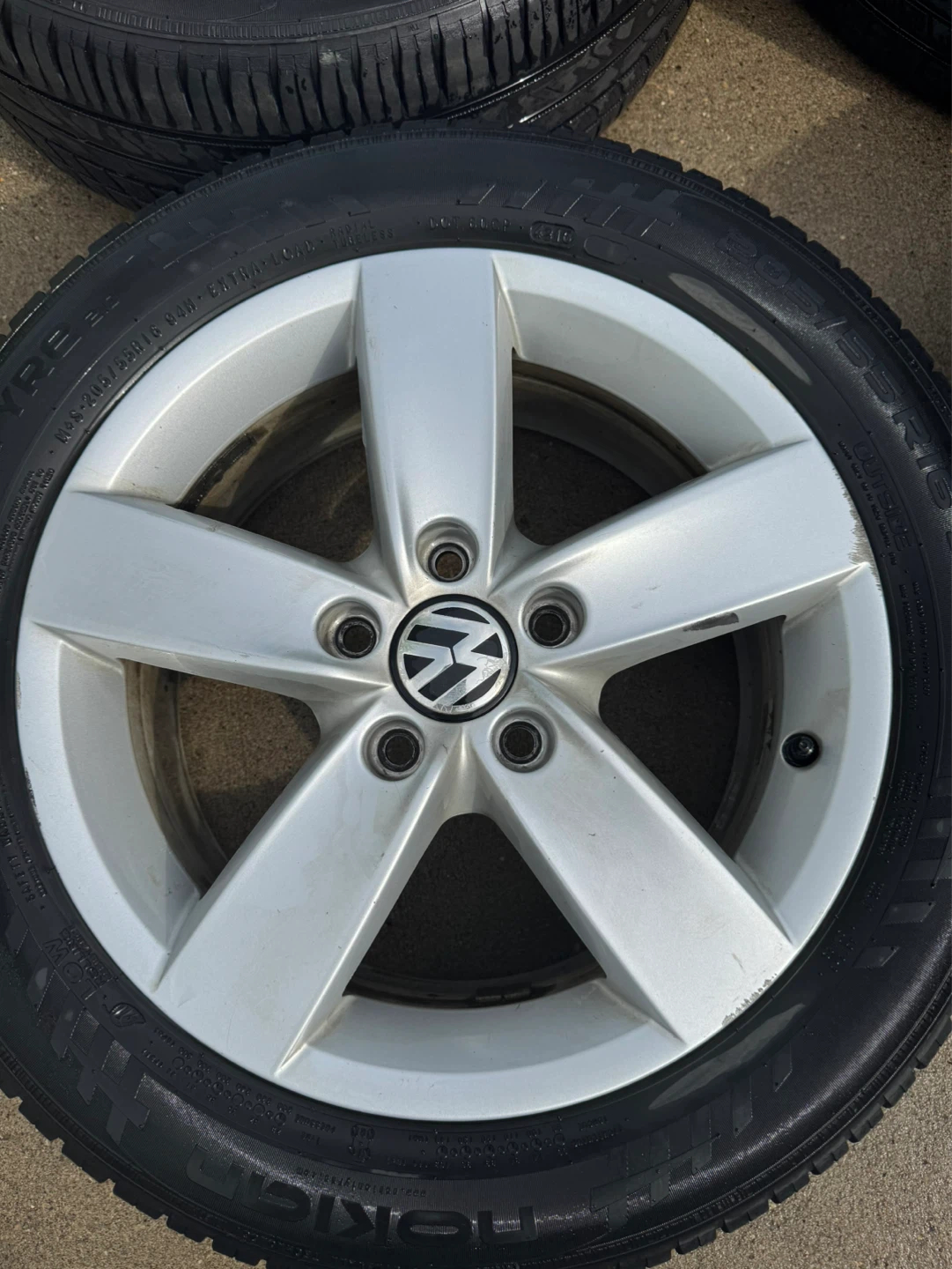 Set of 4 Volkswagen Alloy Wheels - photo 4