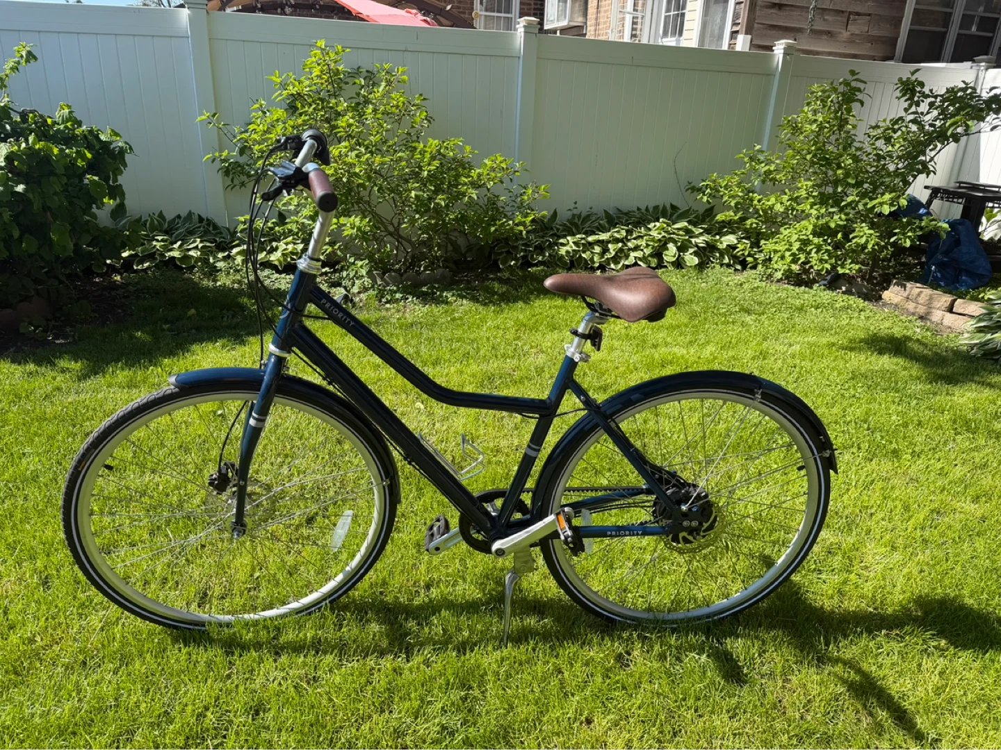 Rare gently used Priority "Hudson series"Bicycle - photo 2