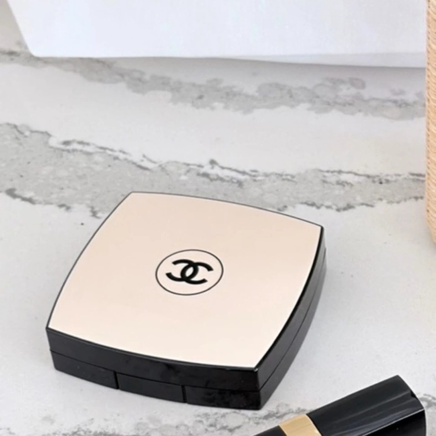 Chanel Summer Essentials highlighter powder with brush inside