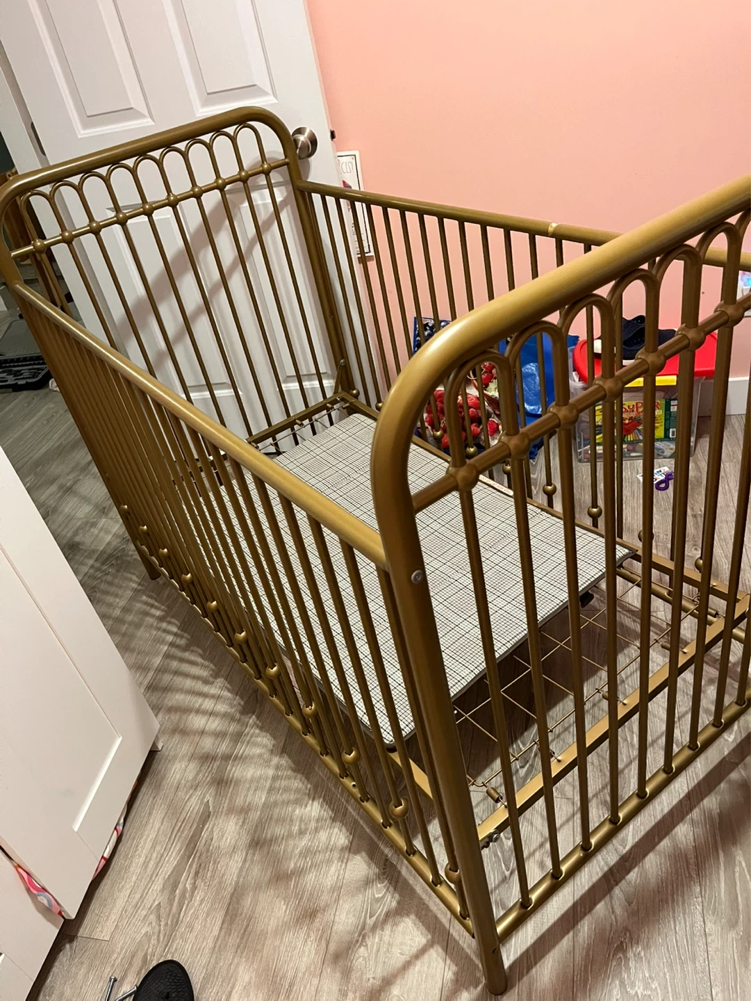 Gold Metal Crib- 3 in 1 convertible with mattress - photo 2