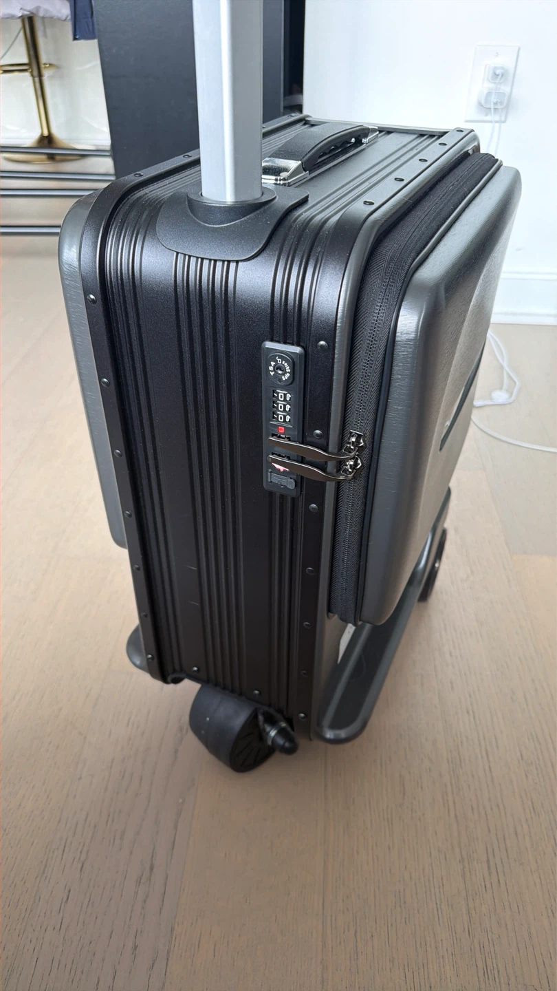 Airwheel Robot Smart Luggage with Detachable Power Bank - photo 2