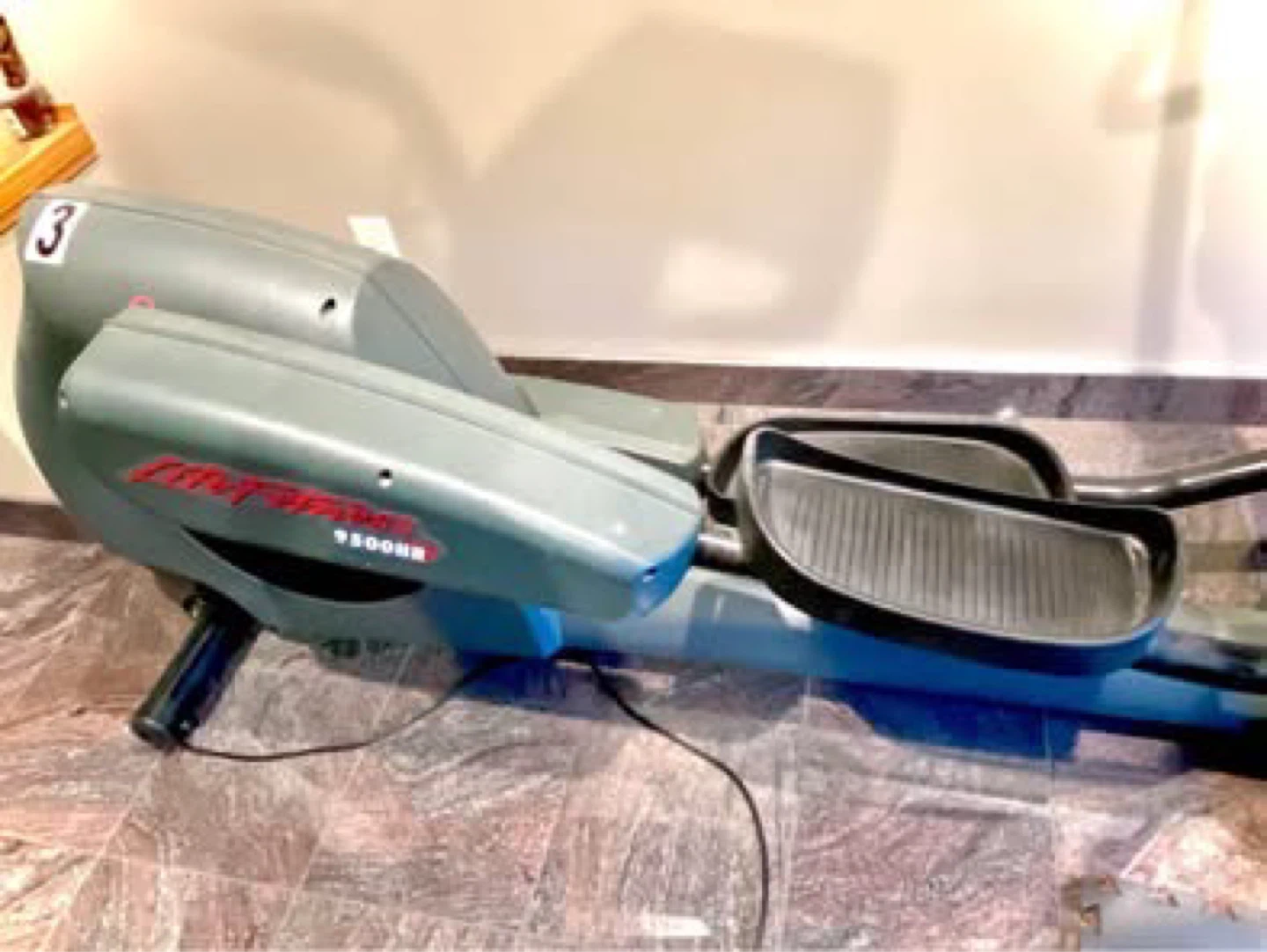 Life Fitness 9500HR Elliptical (reg $1800) - photo 2