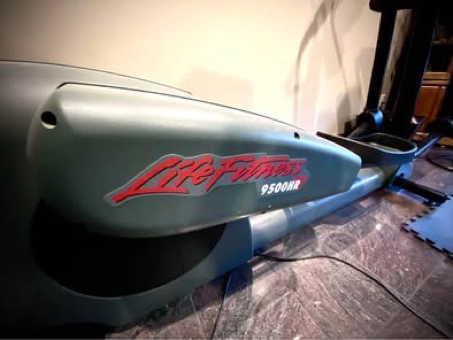 Life Fitness 9500HR Elliptical (reg $1800) - photo 3