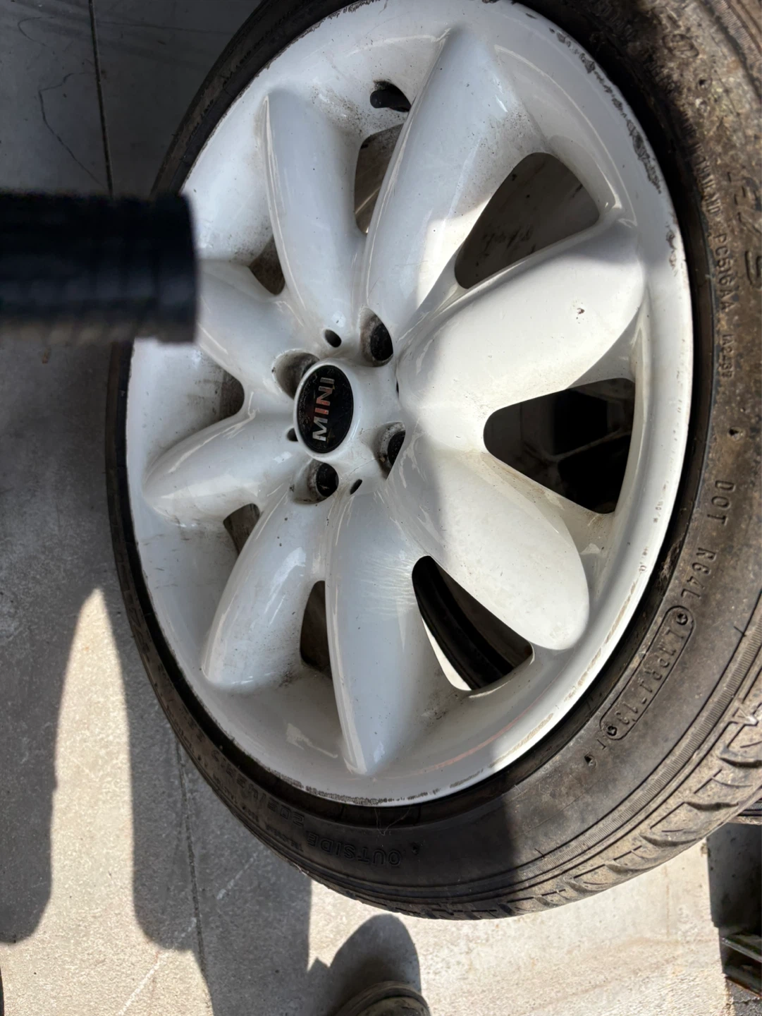 Mini Cooper White Alloy Wheel with Tire - photo 3
