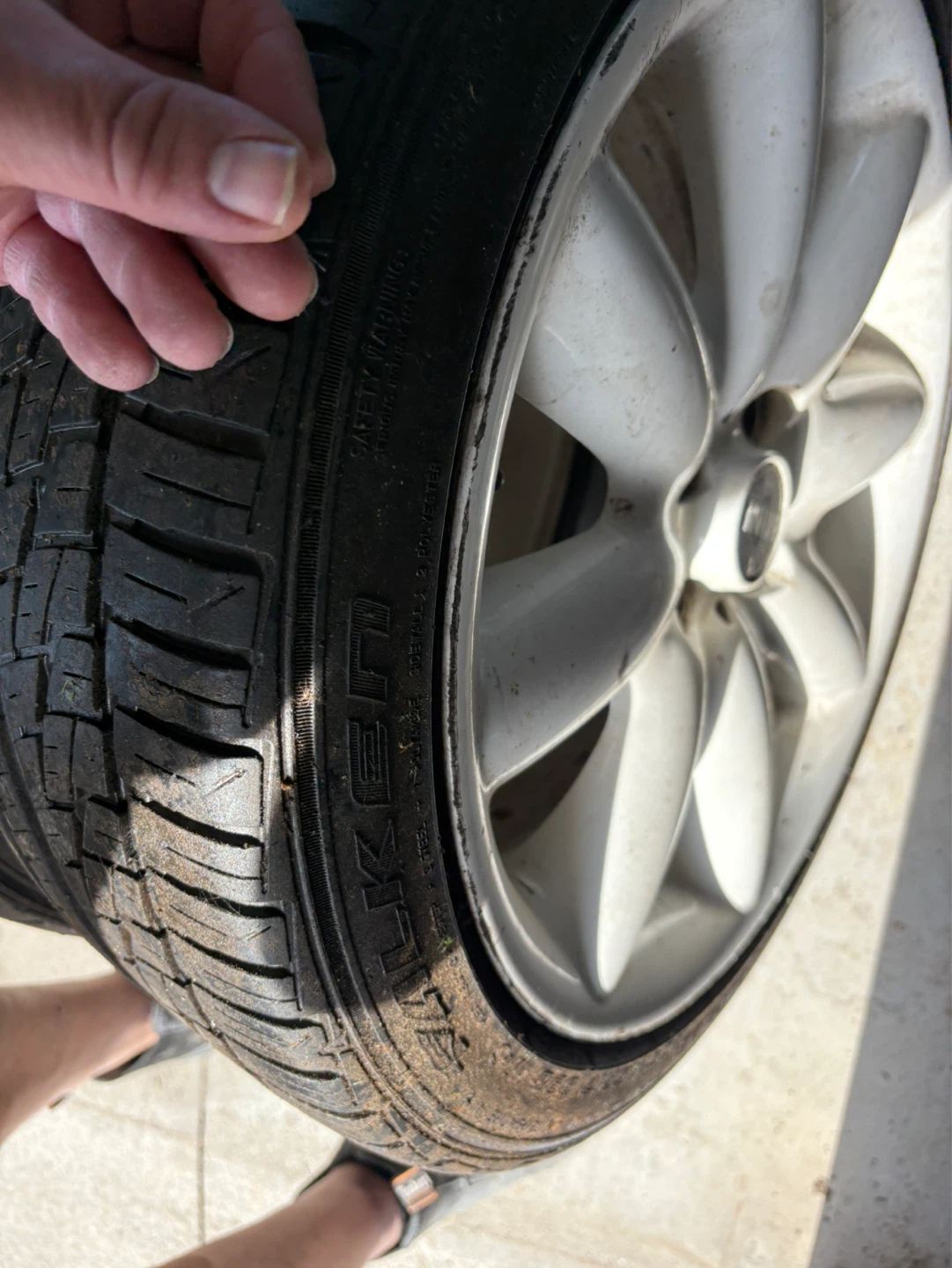 Mini Cooper White Alloy Wheel with Tire - photo 2
