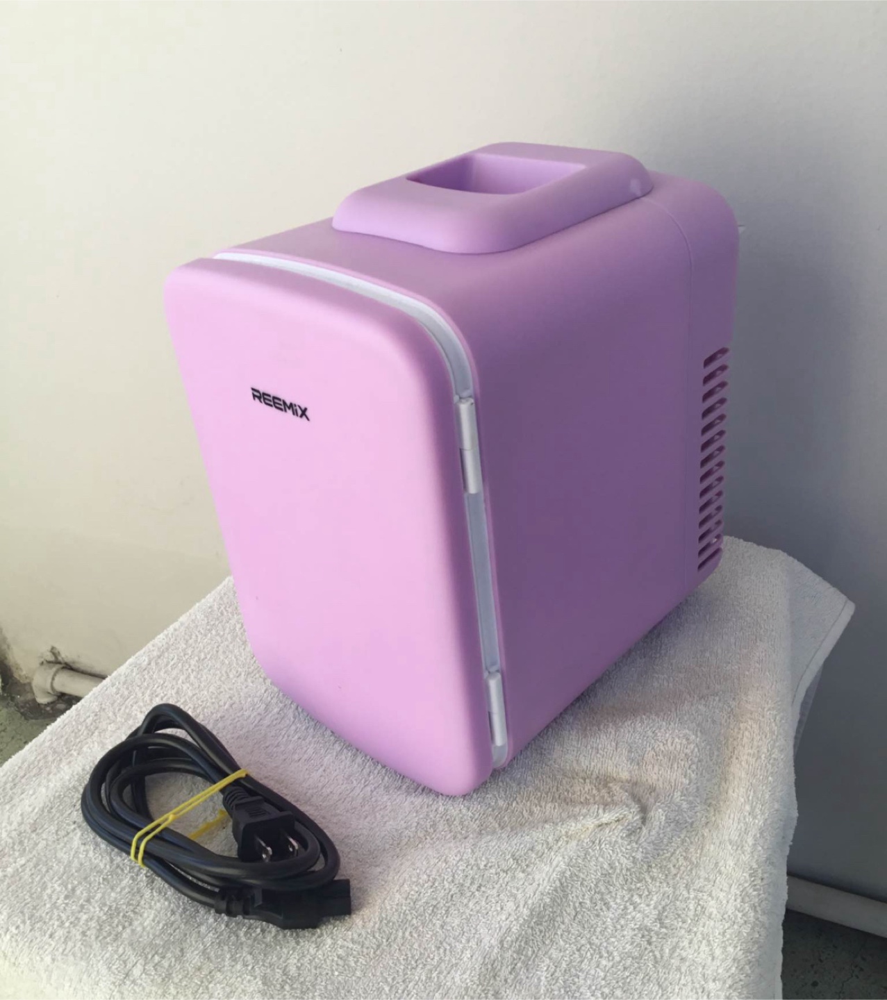 Portable mini fridge - photo 2