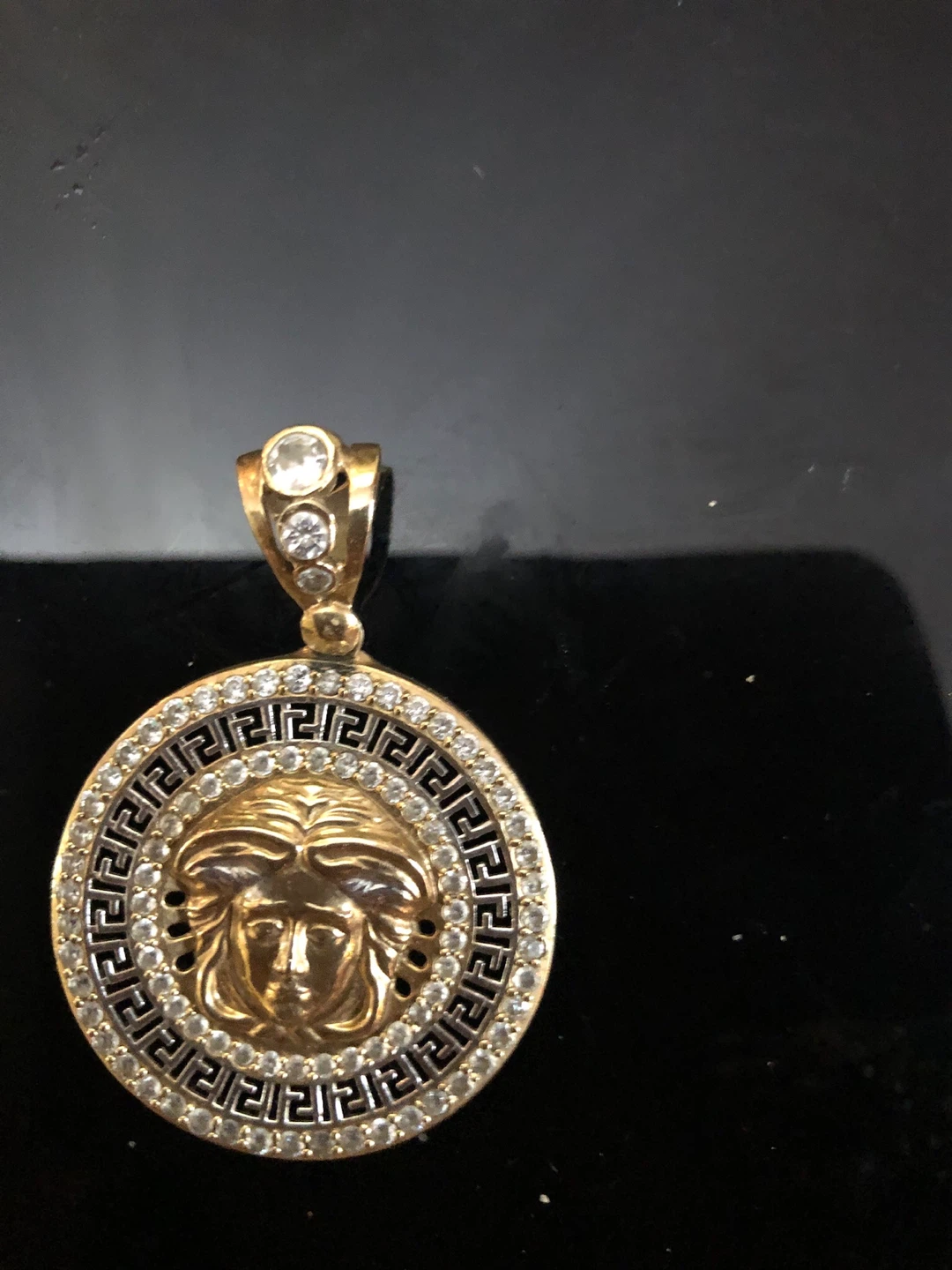 Gold 10 k  8.9 gr Medusa Head Pendant
