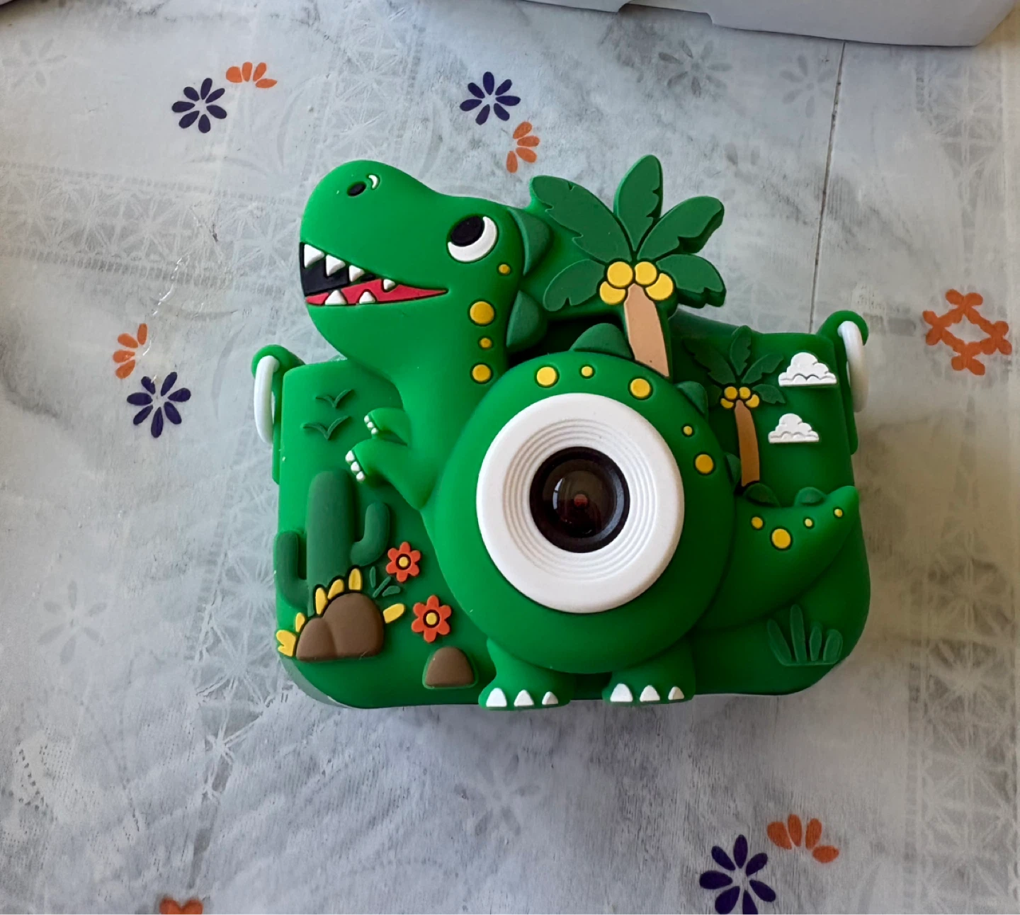 Brand New Dinosaur Kids Camera with Selfie & Video Mode - photo 2