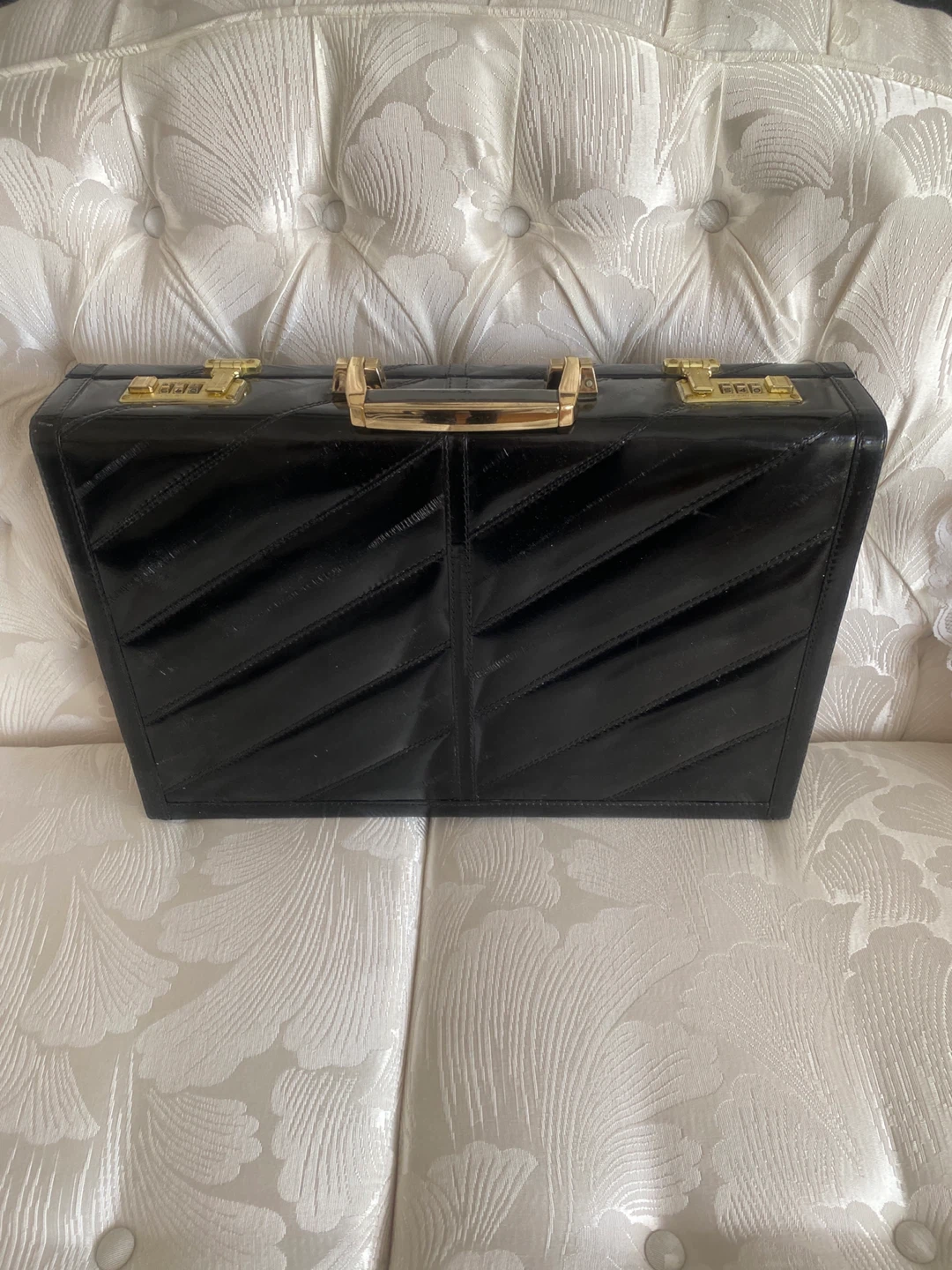 Real Leather Attache/Briefcase (Like New) - photo 4