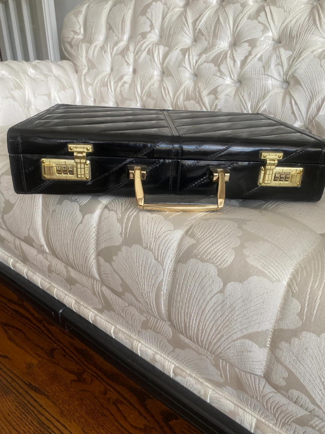 Real Leather Attache/Briefcase (Like New) - photo 5
