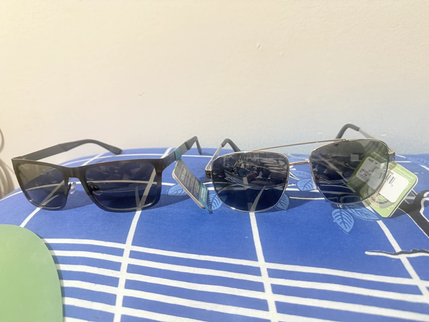 Foster Grant Sunglasses (2 Pairs) - photo 3