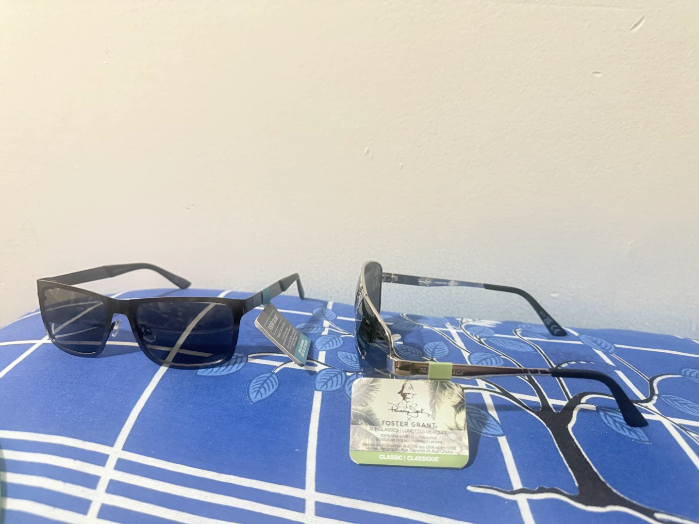 Foster Grant Sunglasses (2 Pairs) - photo 2