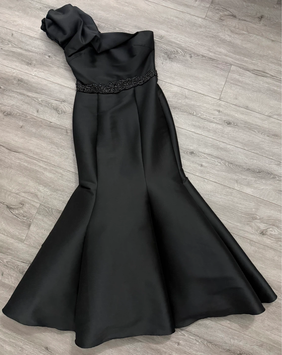Black One-Shoulder Fishtail Gown with Beaded Waist - photo 3