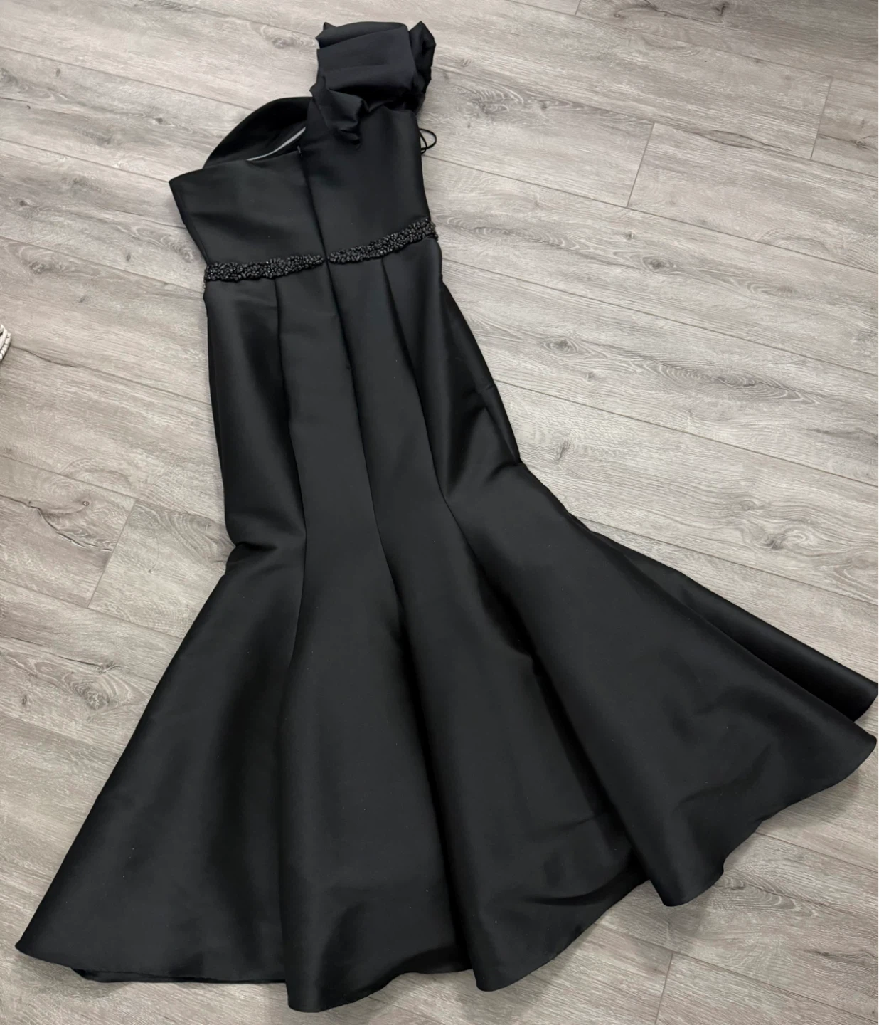 Black One-Shoulder Fishtail Gown with Beaded Waist - photo 4