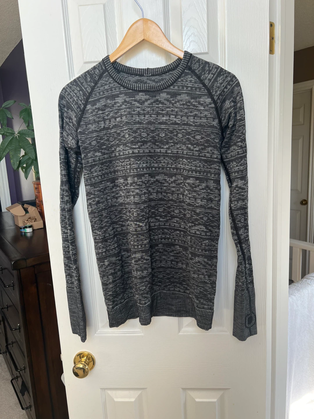 Lululemon long sleeve top size 6