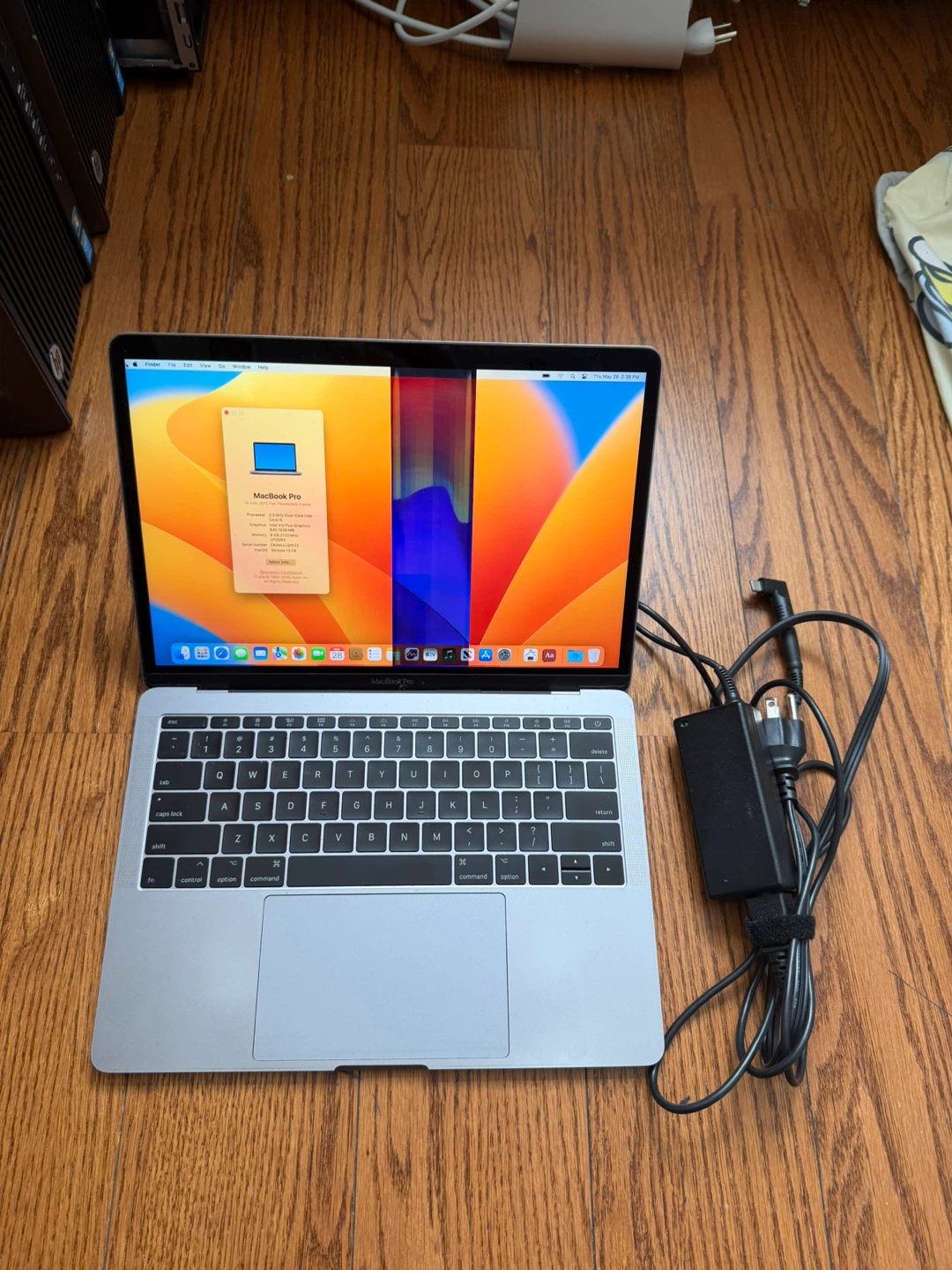 Apple MacBook Pro/8GB RAM/128GB SSD/Screen Glitch