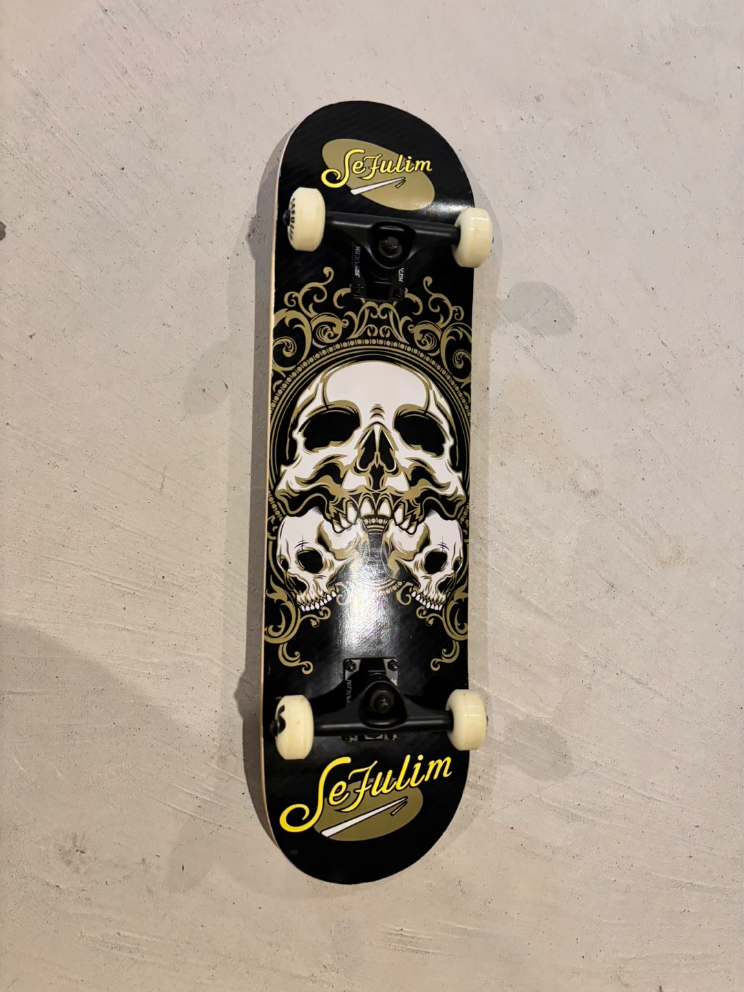 Sejulim Skateboard with Skull Graphic