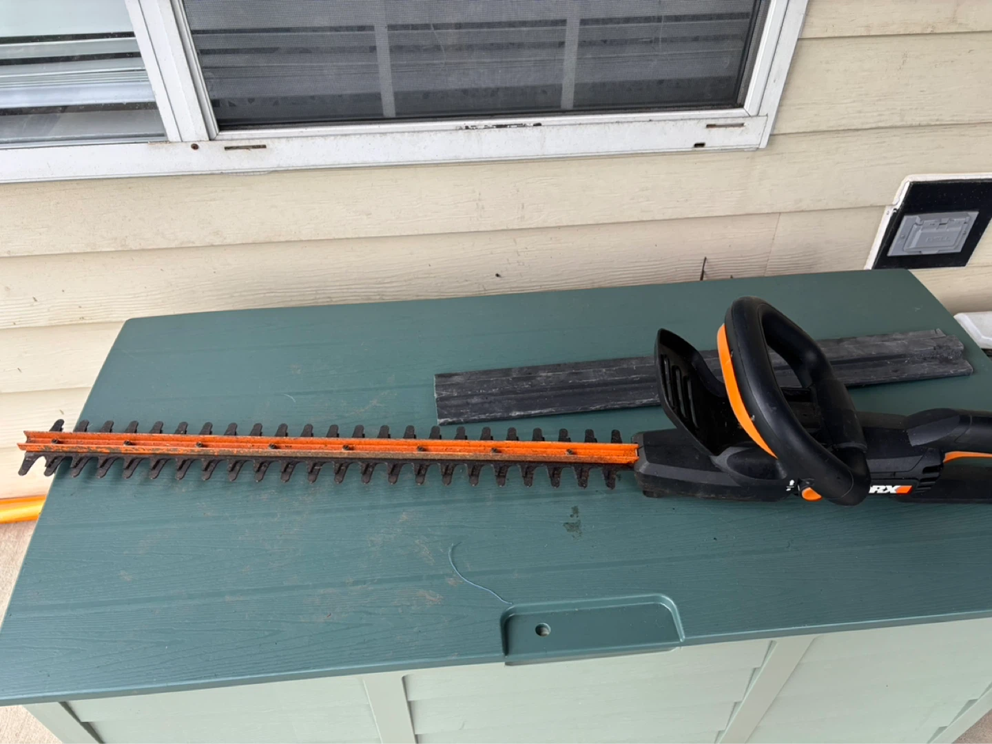 WORX WG217 Electric Hedge Trimmer 24-inch - photo 3