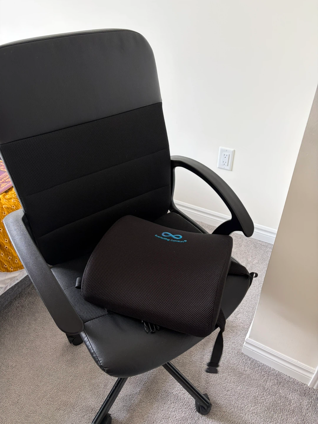 Chair and Pillow - Black