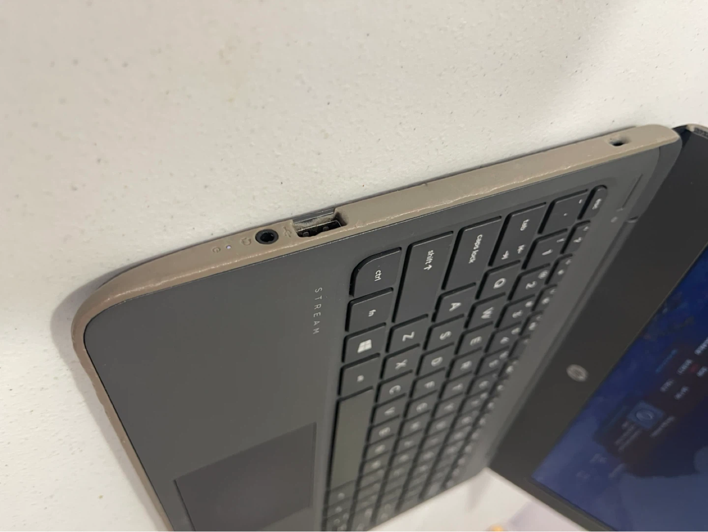 HP Stream 11 Laptop - photo 3