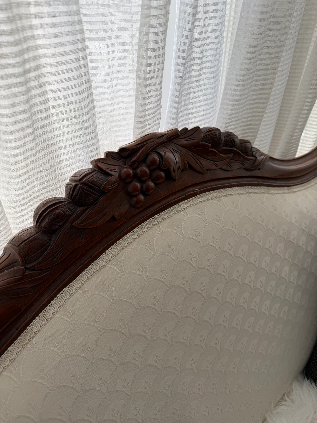 Victorian Walnut Carved Frame Antique Sofa Settee - photo 2