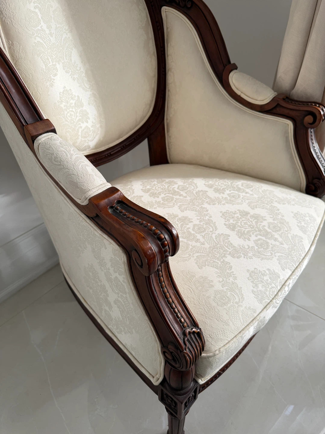Victorian Walnut Carved Frame Antique Armchair - photo 3