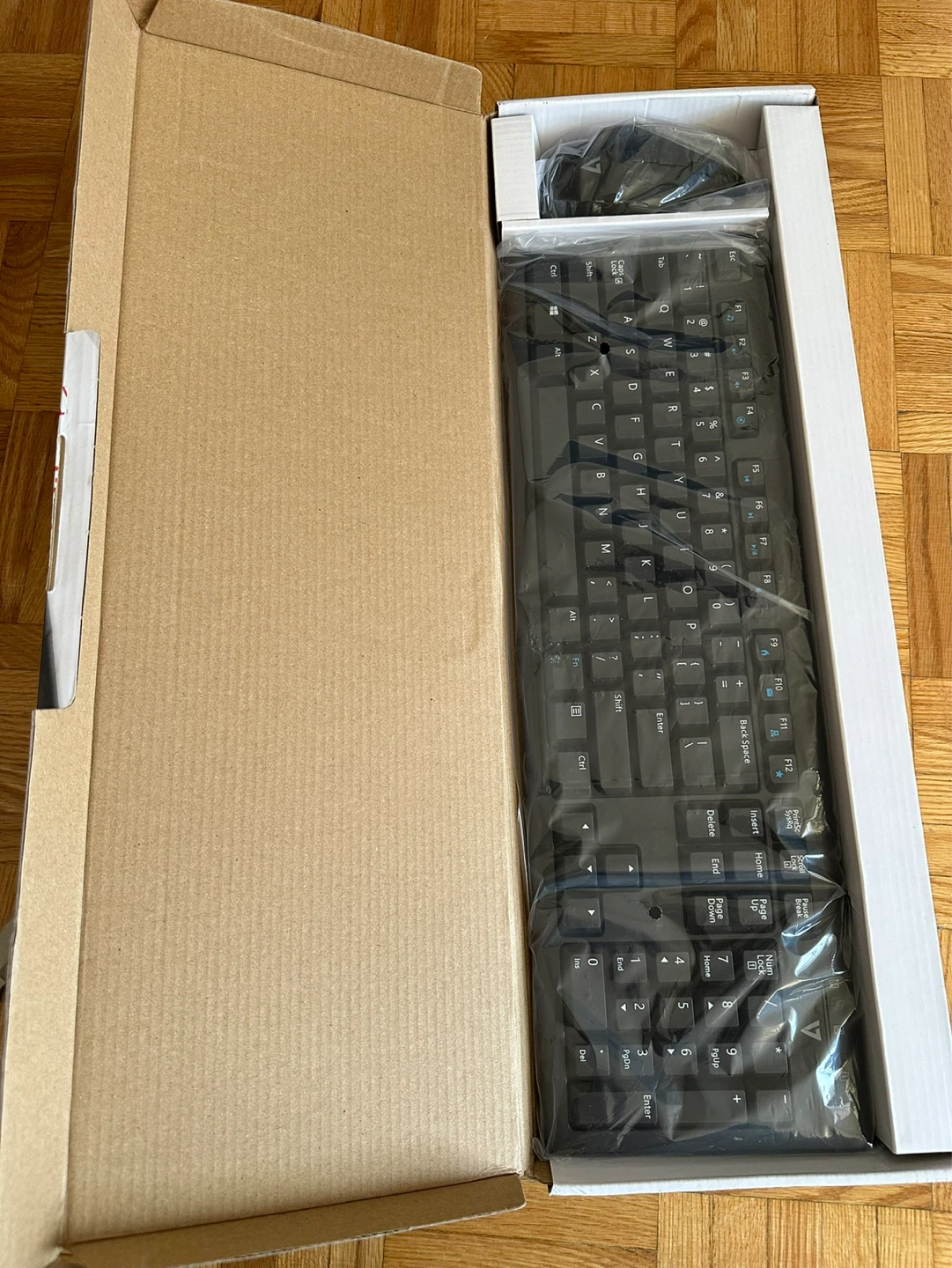 V7 Wired Keyboard and Mouse Combo - photo 2
