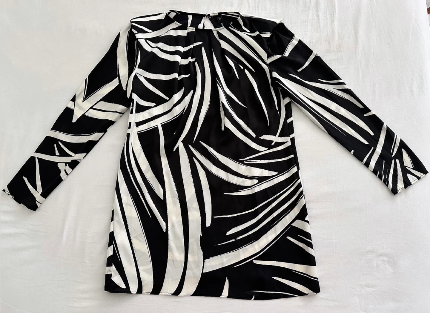Women's Black and White Leaf Print Dress