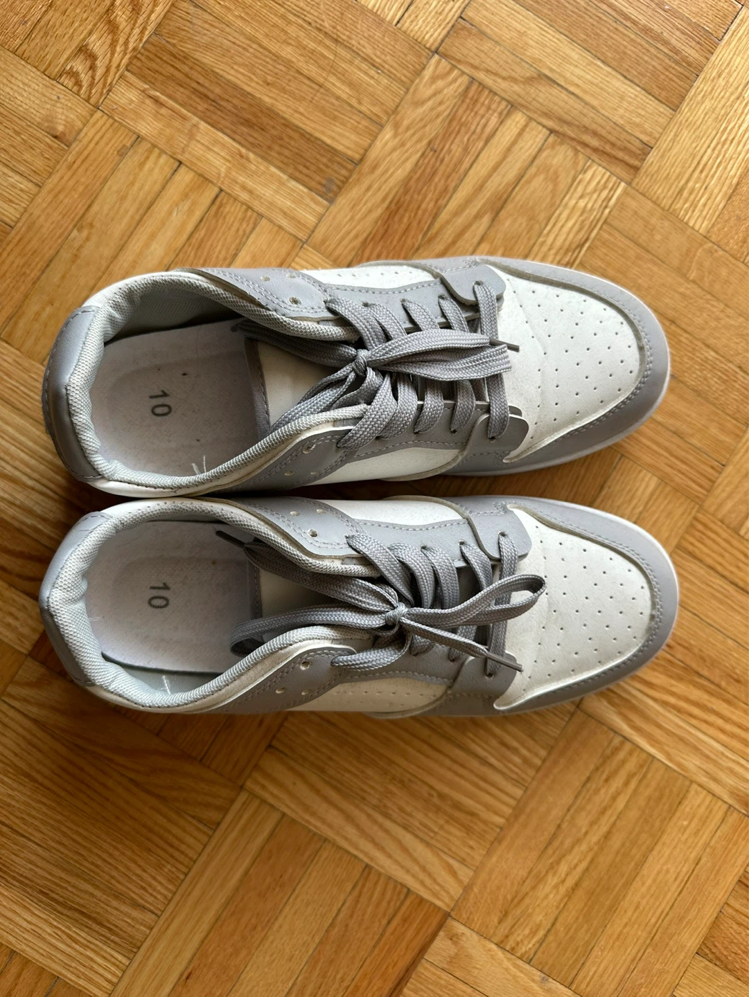 Men’s White and Grey Sneakers Size 10 - photo 2