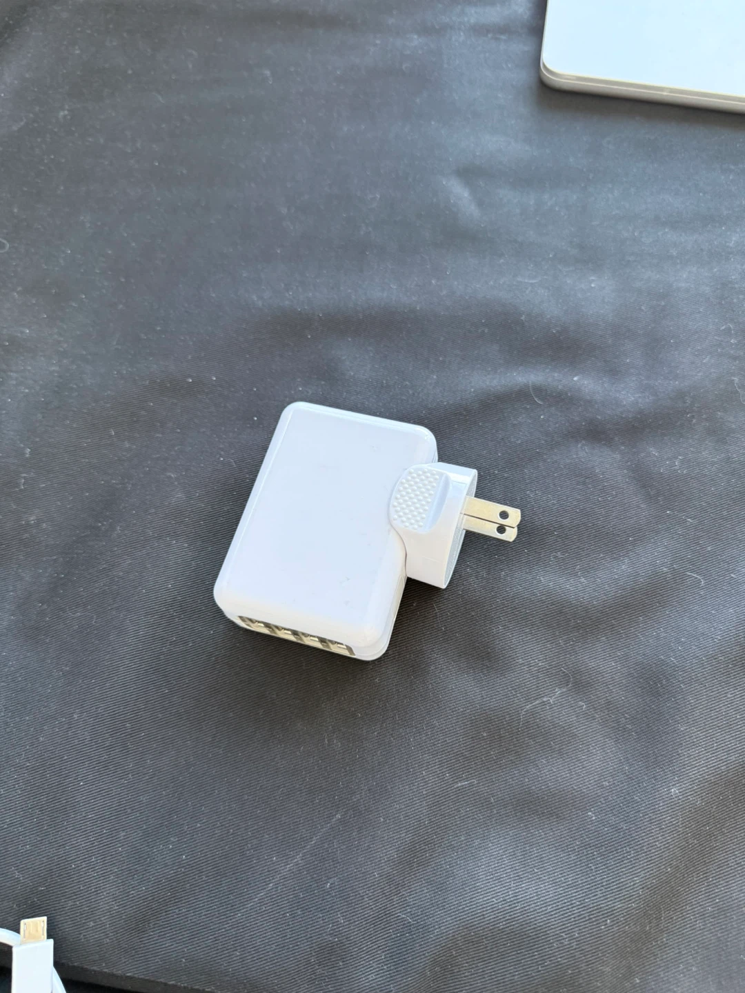 White 4-Port USB Wall Charger Adapter - photo 3