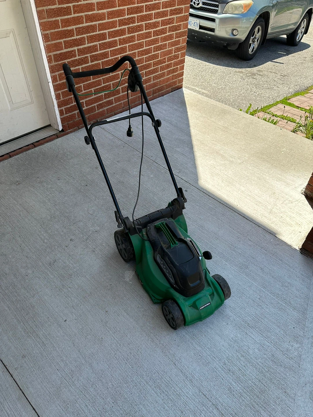 Green Electric Lawn Mower - 13 3/8" Cutting Path - photo 2