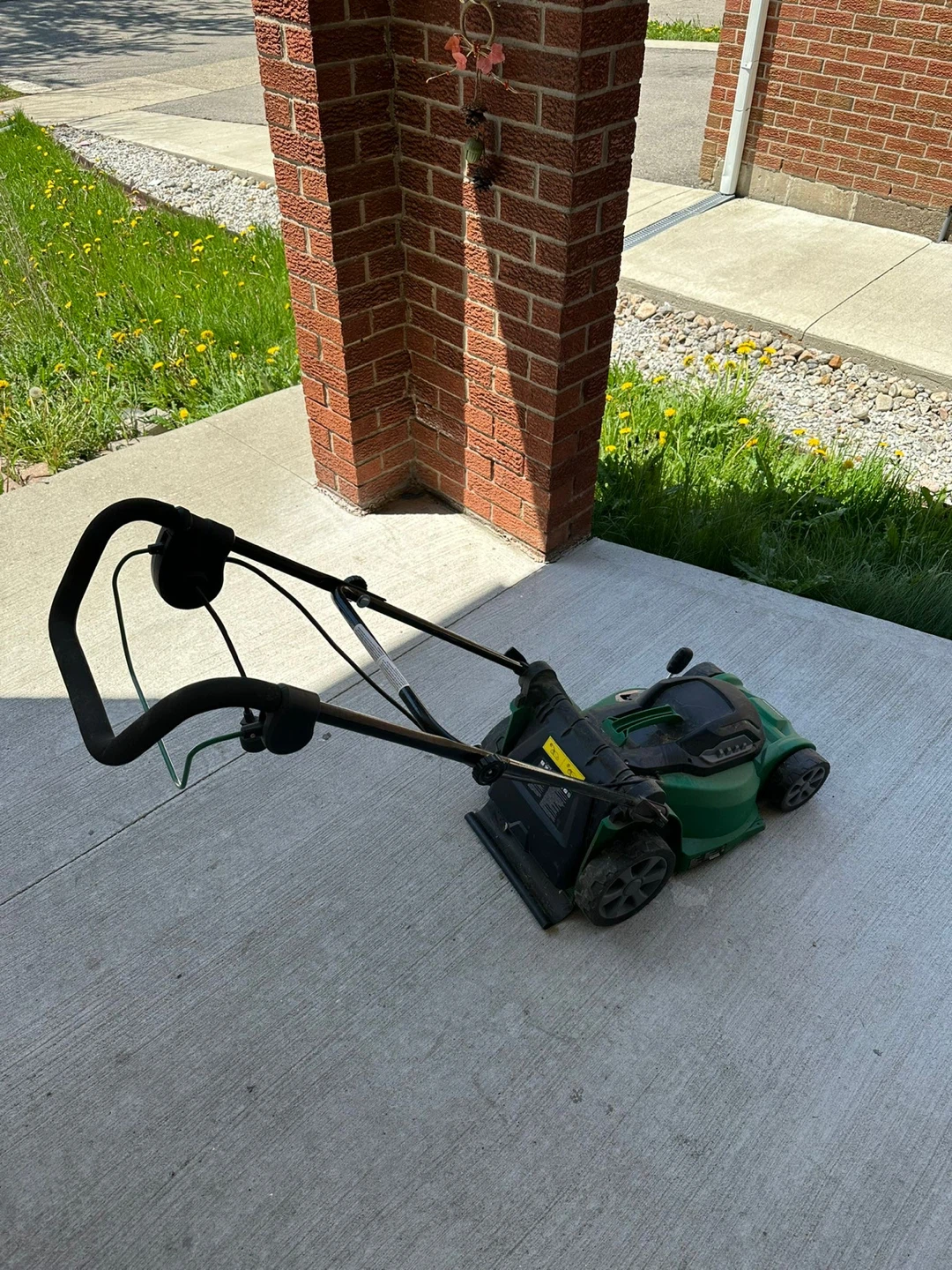 Green Electric Lawn Mower - 13 3/8" Cutting Path