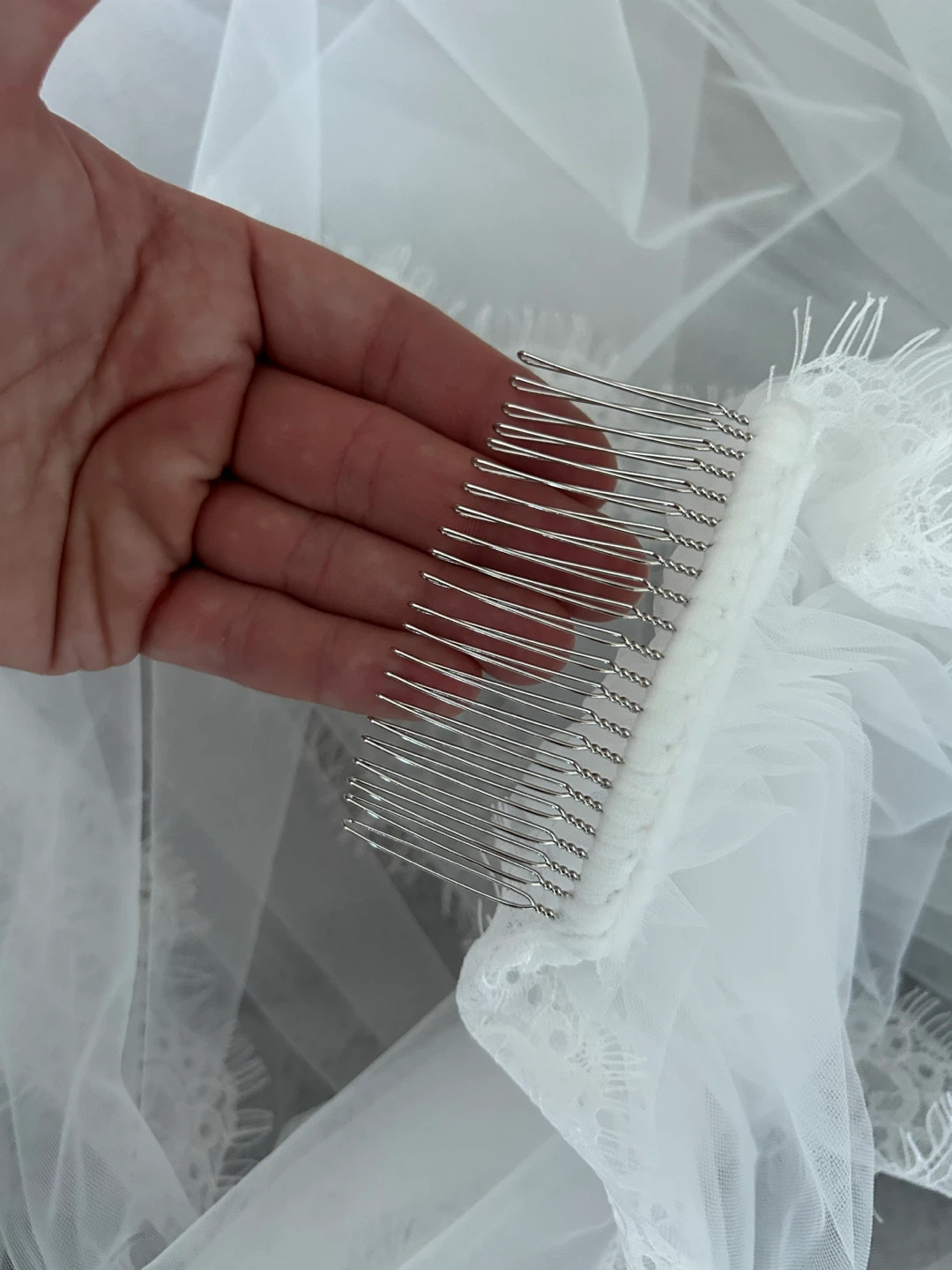 Soft white cathedral lace veil - photo 5