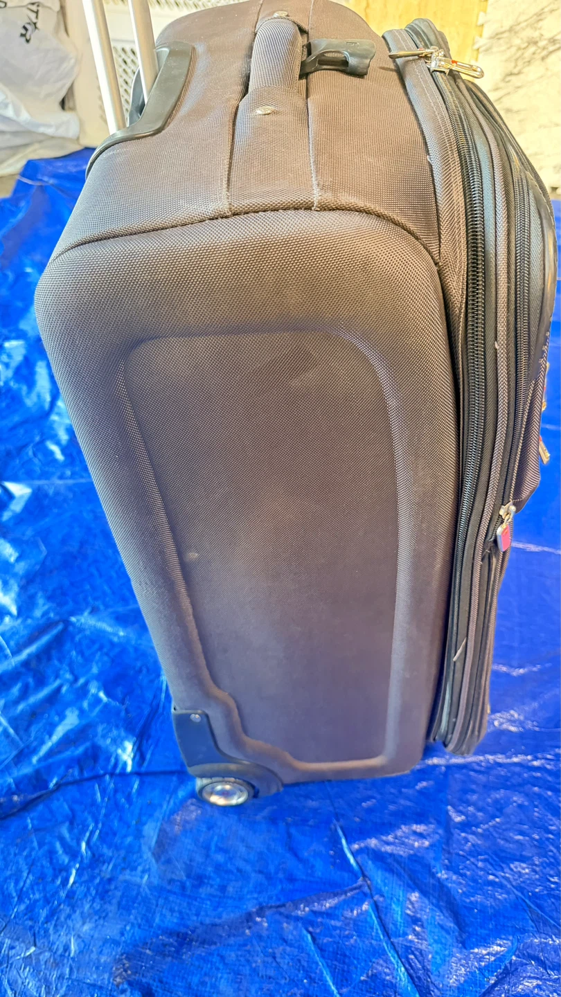 Swiss Gear Luggage Suitcase - photo 2
