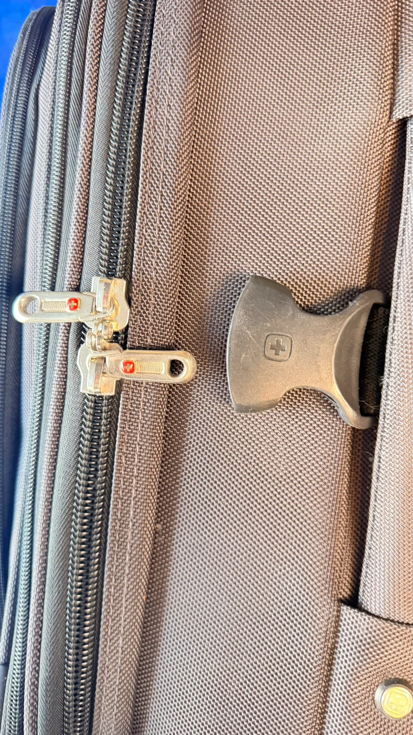 Swiss Gear Luggage Suitcase - photo 3