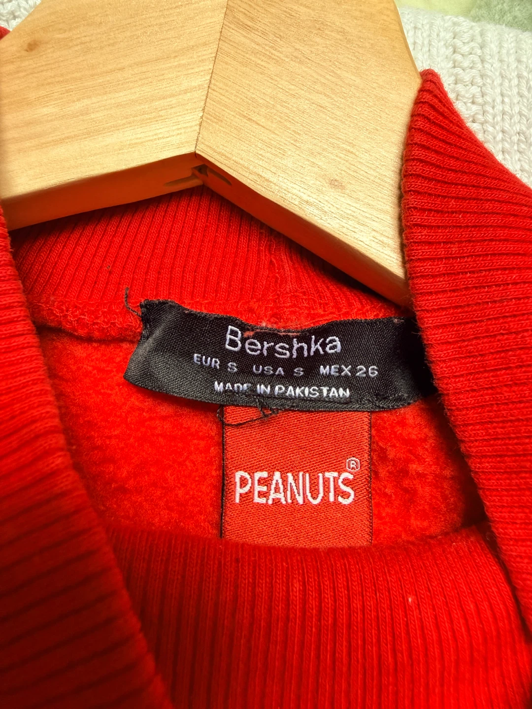 Bershka Peanuts Snoopy Red Sweatshirt Size S - photo 2
