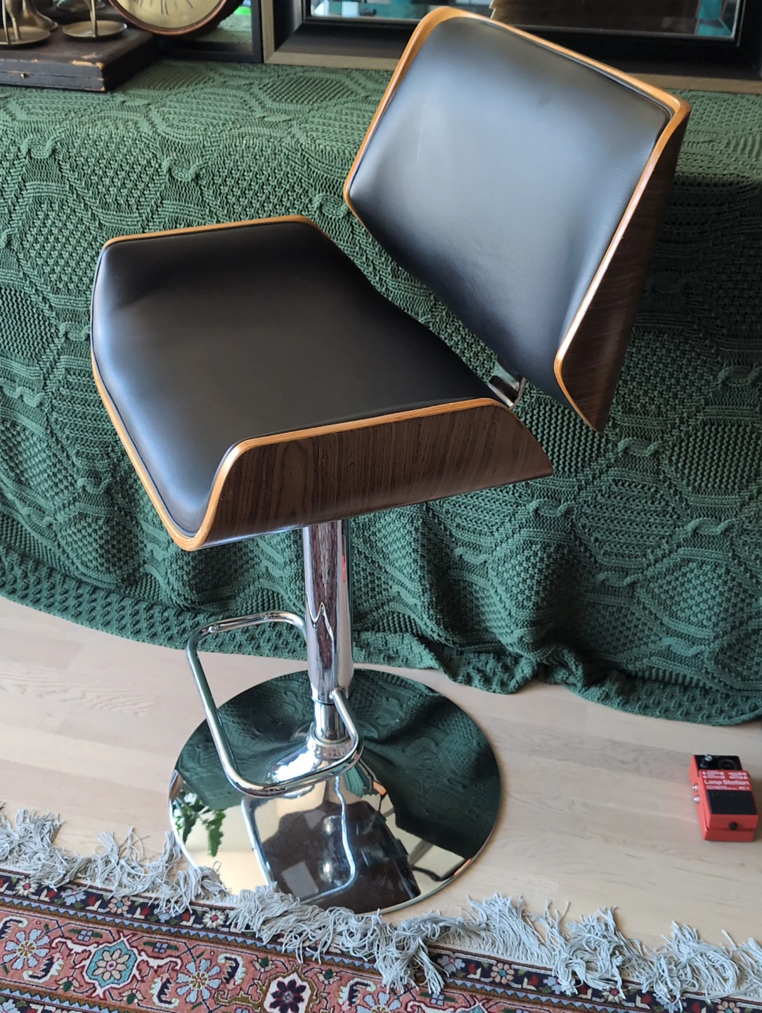 Do You want an Adjustable Bar Stool, that's cool and comfy?