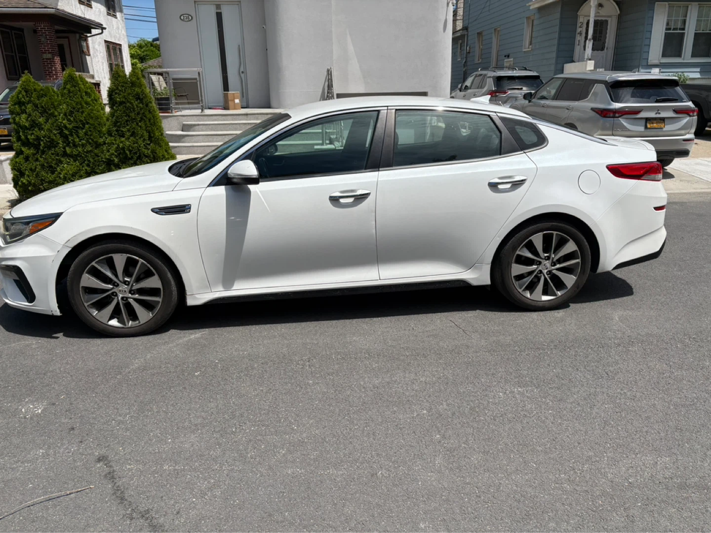 White Kia Optima Sedan - photo 4
