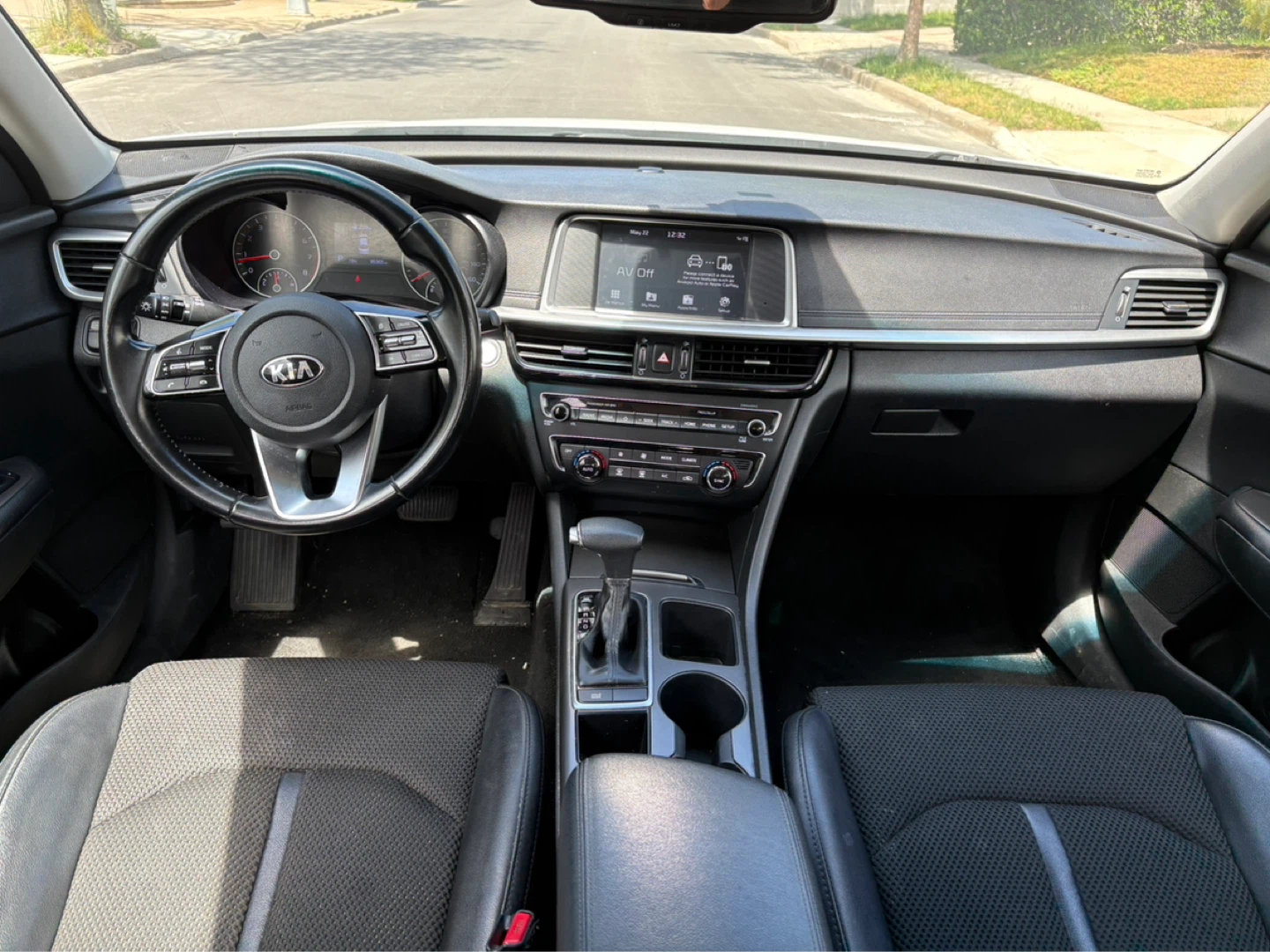 White Kia Optima Sedan - photo 5