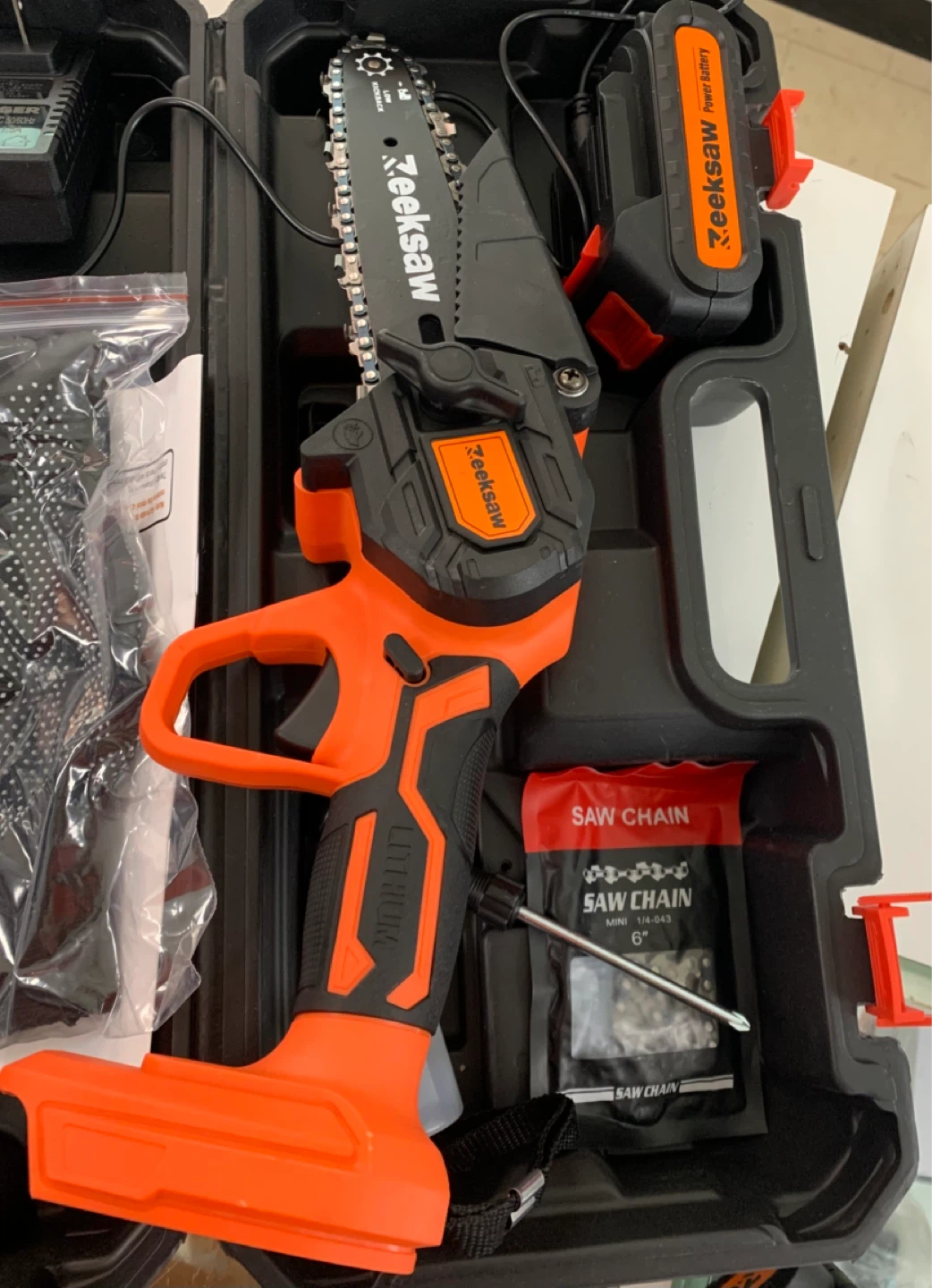 New Zeeksaw Mini Chainsaw with 2 Batteries and Case - photo 2