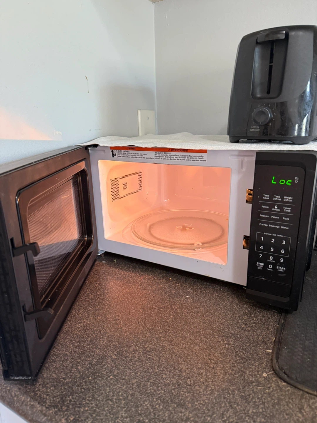 VISSANI Microwave Oven + Free Toaster - photo 2