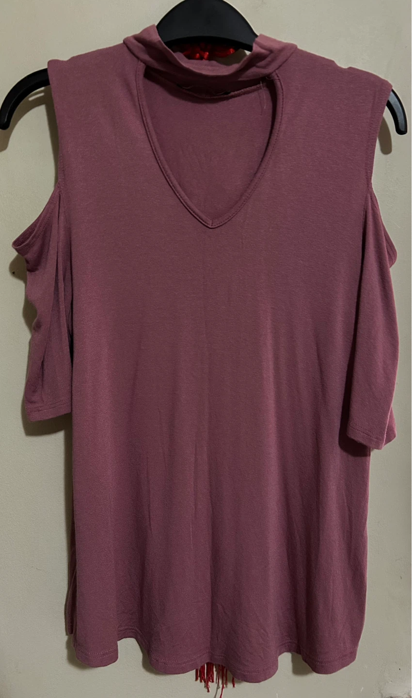 suzy shier Cold Shoulder Cut-out T-Shirt