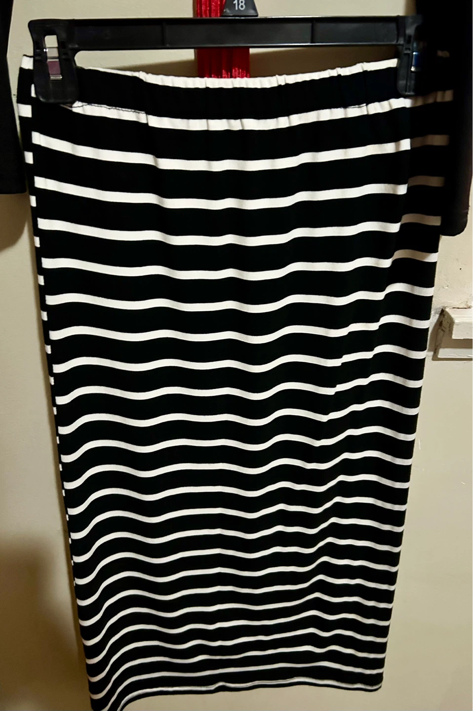 Black Long Sleeve Cropped Top and Striped Midi Skirt Set - photo 3