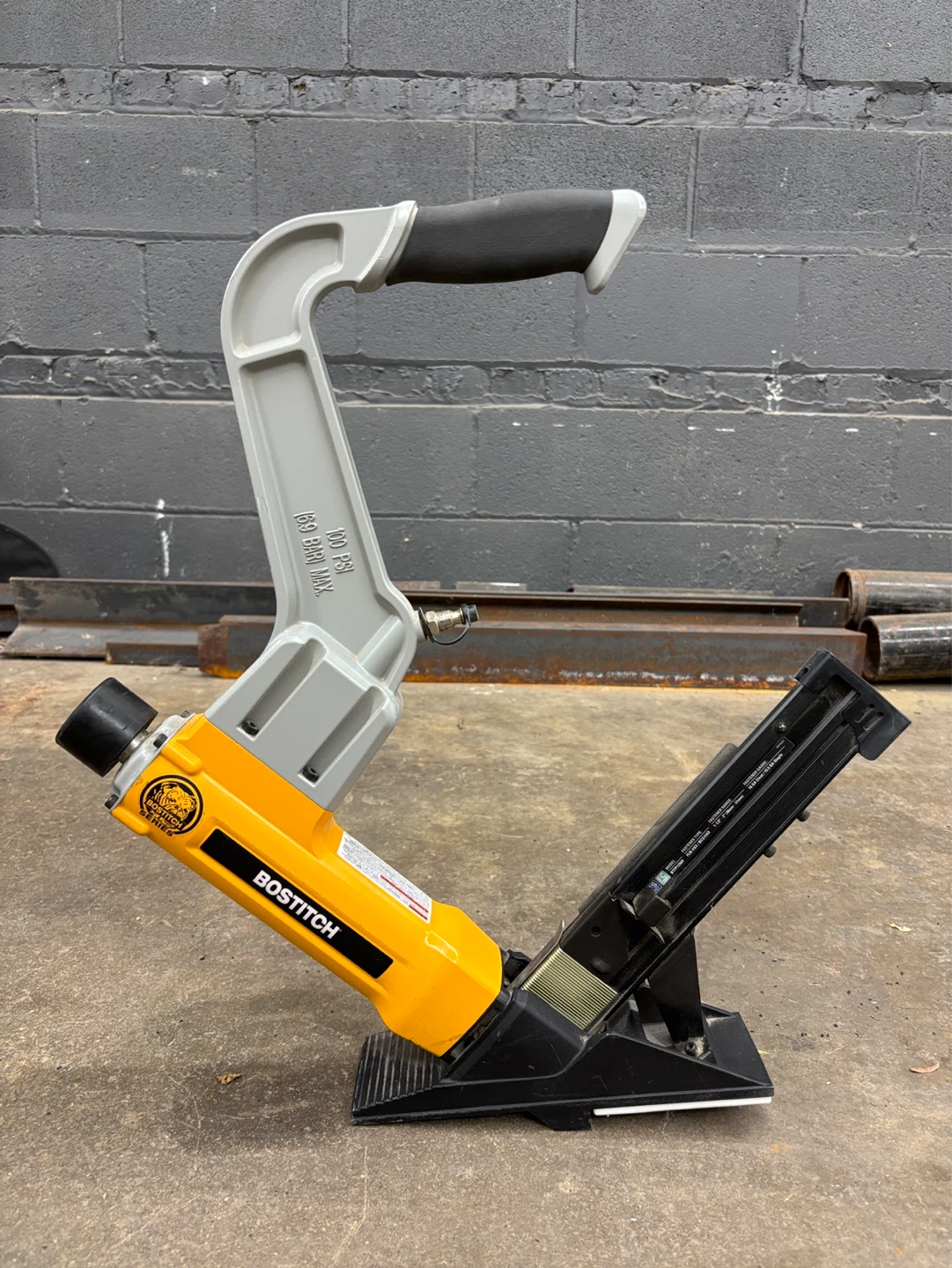 Bostich 2 In 1 Nailer BTFT 12569 Flooring Gun