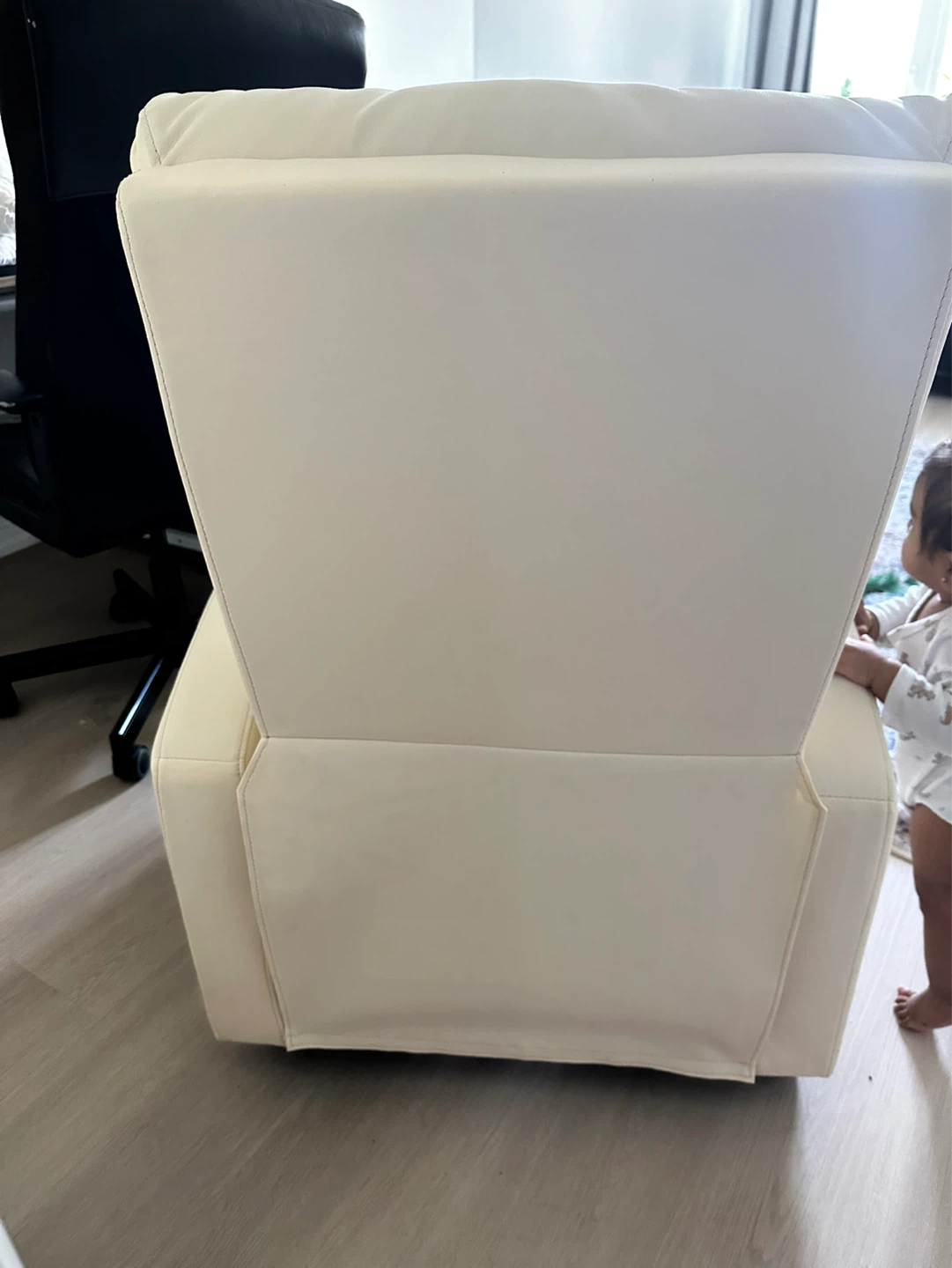 Cream Recliner Chair - photo 2