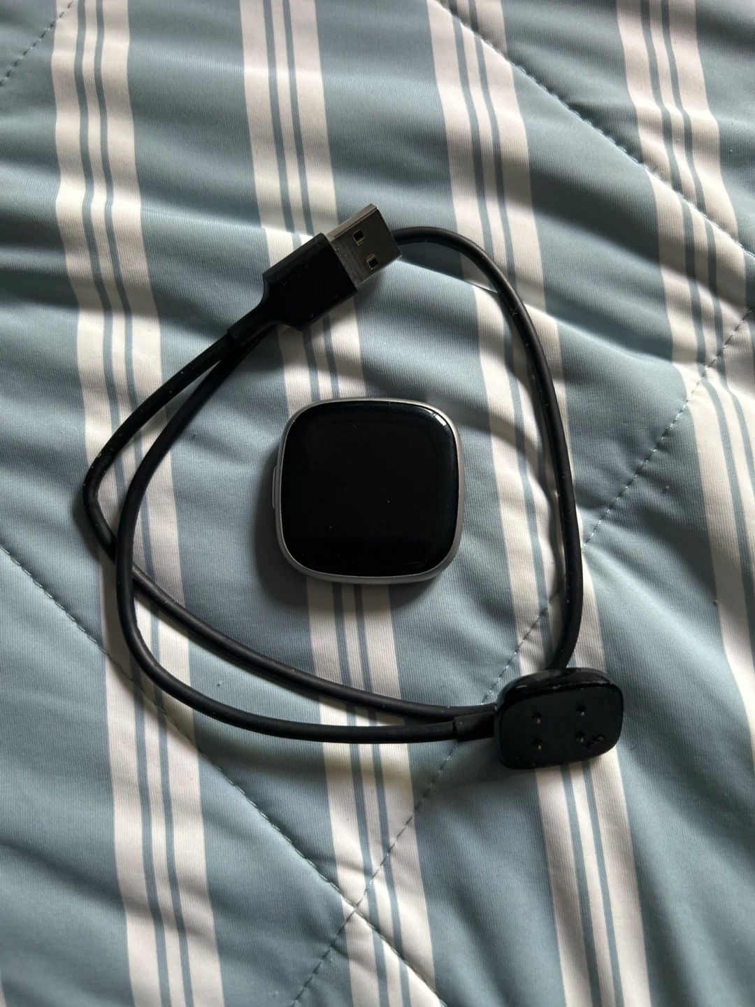 Fitbit Versa 4 Smartwatch with 5 Bands & Charger - photo 2