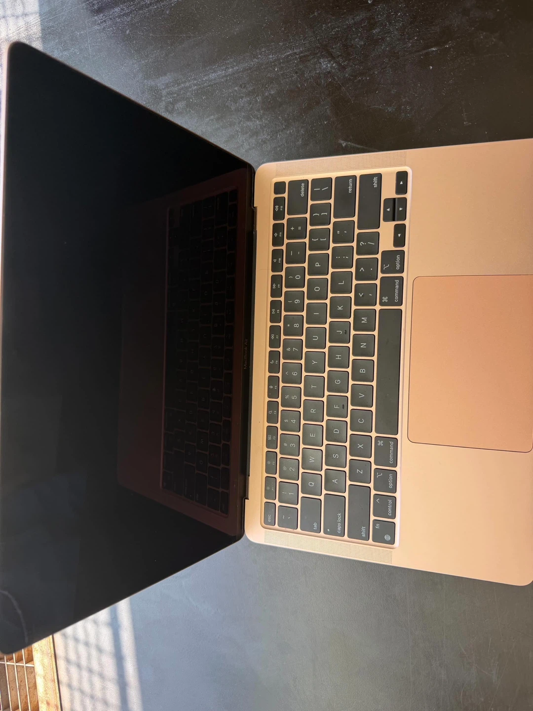 Macbook for sale with mouse (for sale urgently)