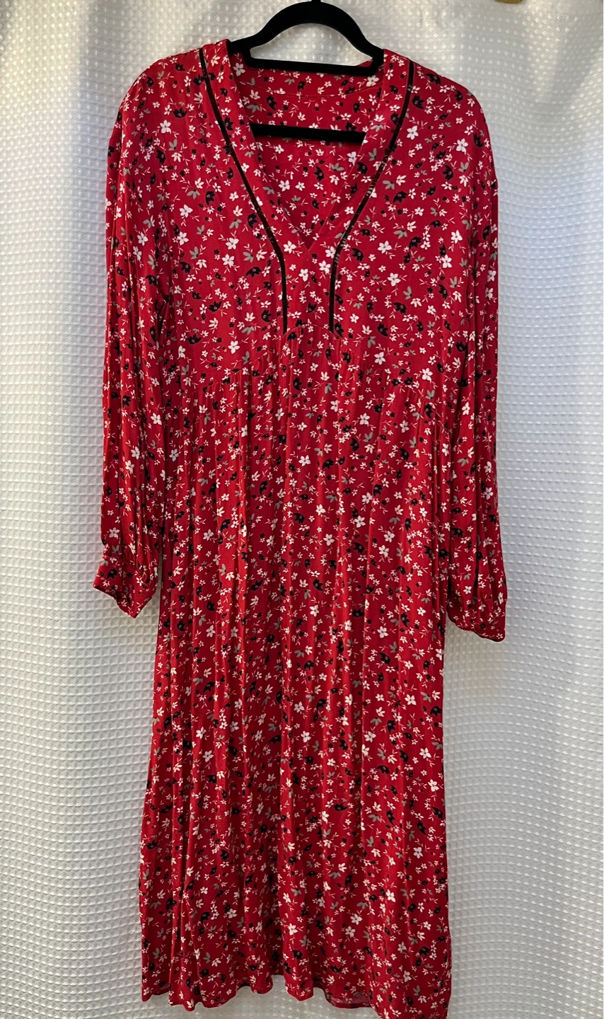 Alison Hayes Red Floral Dress - photo 2