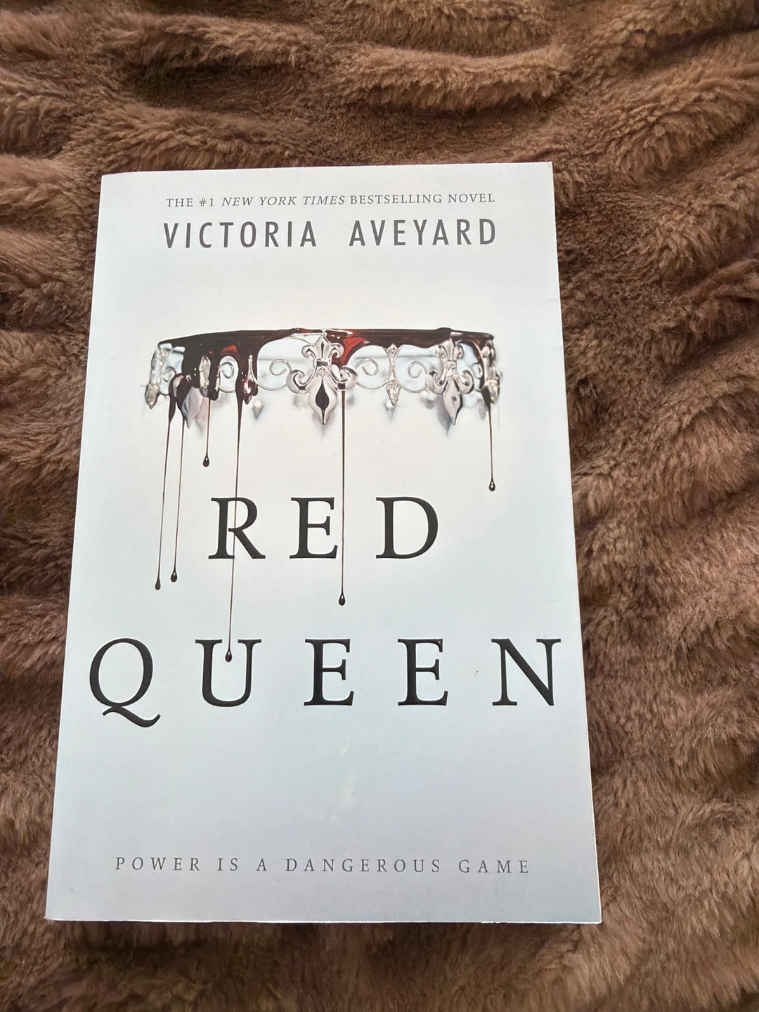 Red Queen by Victoria Aveyard Novel